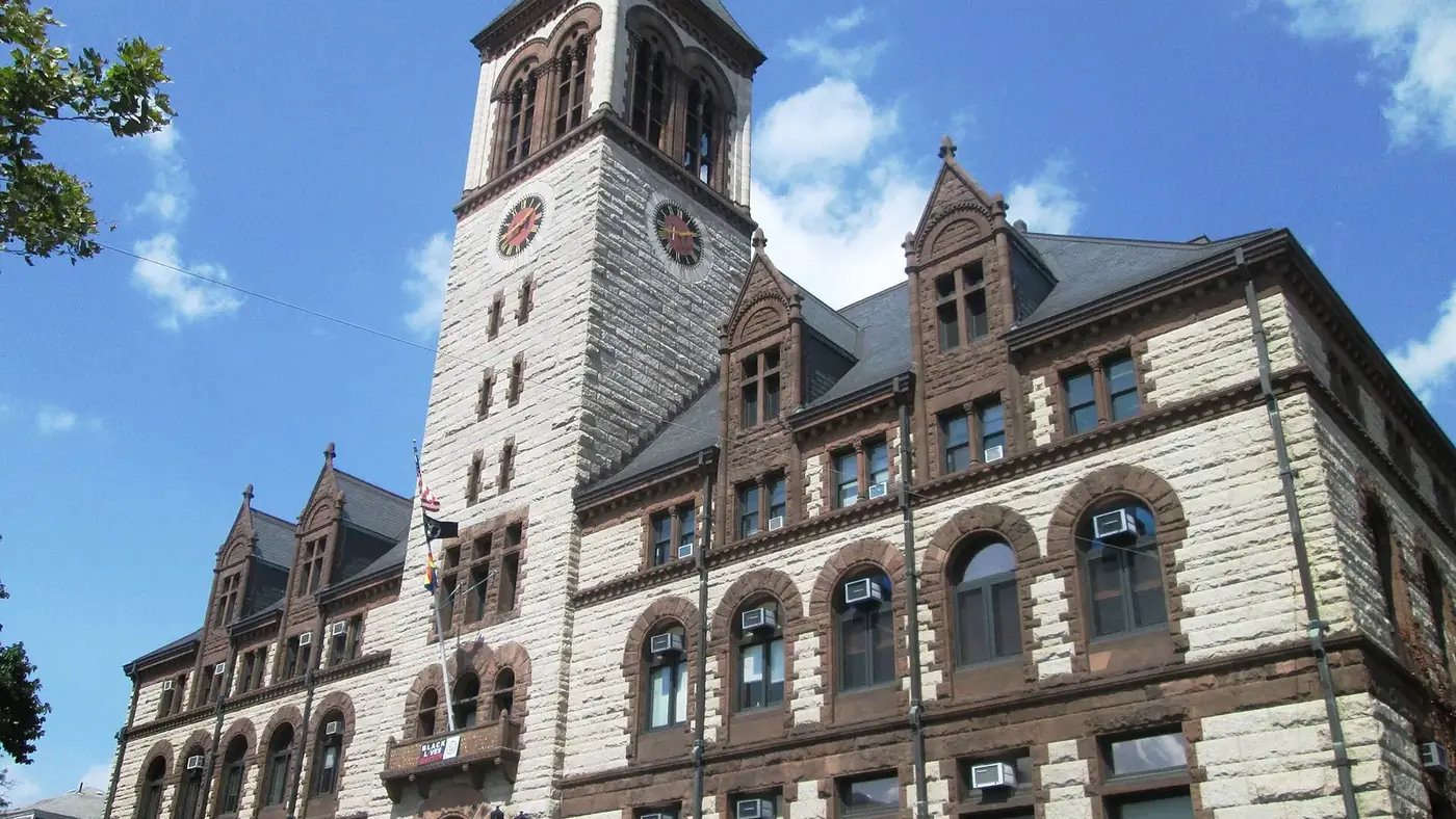2017 City Hall from south, Cambridge, Massachusetts — Cambridge