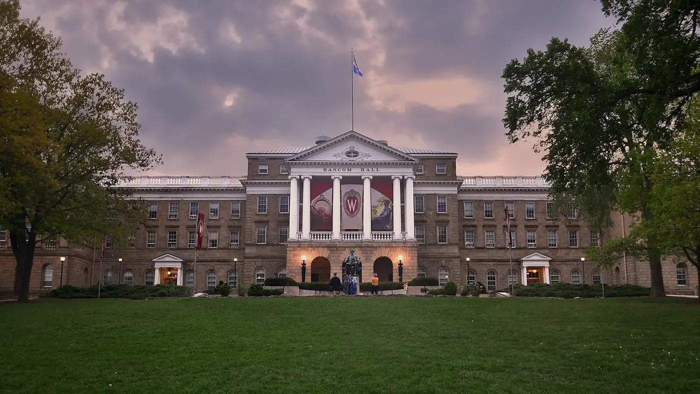 Bascom Hall 05-18-2013 212 (11992982586) — Madison