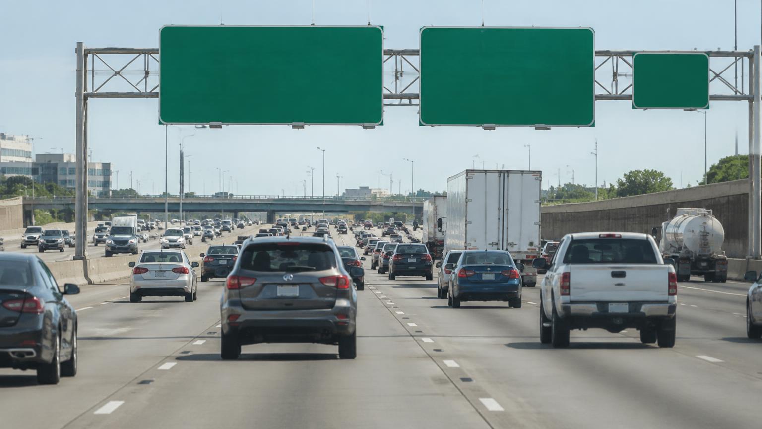 Highway traffic on a long-distance corridor